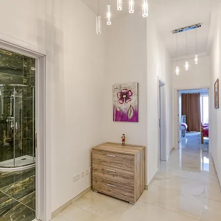 Stunning 2br Penthouse With Terrace In By 360 Estates