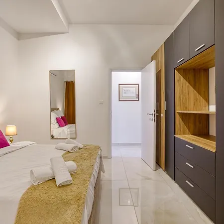 Stunning 2br Penthouse With Terrace In By 360 Estates Appartement