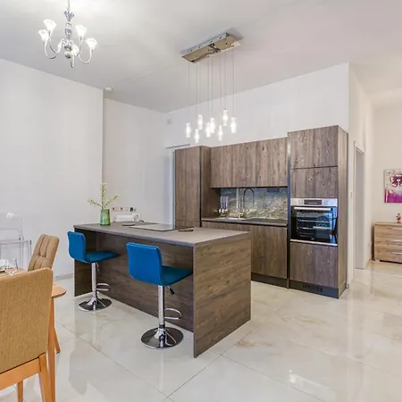 Stunning 2br Penthouse With Terrace In By 360 Estates Appartement