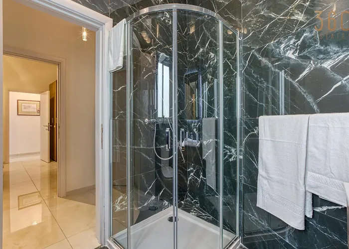 Stunning 2br Penthouse With Terrace In By 360 Estates *