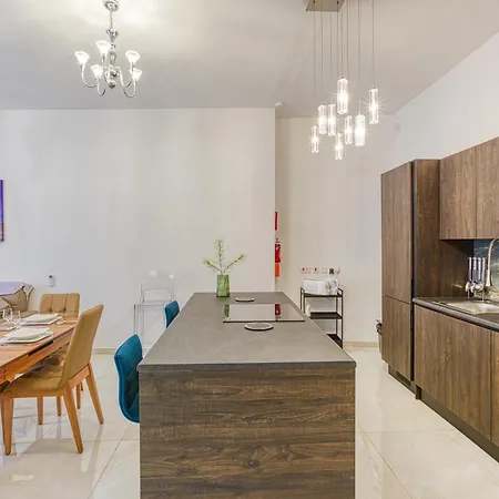 Stunning 2br Penthouse With Terrace In By 360 Estates