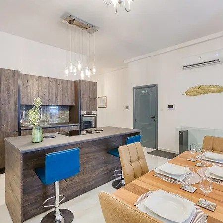 Stunning 2br Penthouse With Terrace In By 360 Estates Appartement *