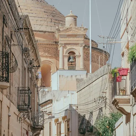 Appartement Stunning 2br Penthouse With Terrace In By 360 Estates *