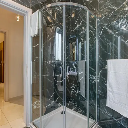 Stunning 2br Penthouse With Terrace In By 360 Estates *