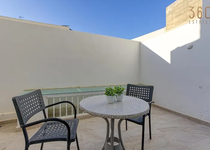 Stunning 2br Penthouse With Terrace In By 360 Estates *