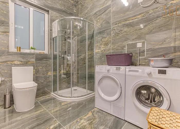 Stunning 2br Penthouse With Terrace In By 360 Estates